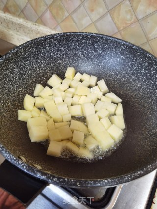 酸辣土豆烩丸子的做法步骤：6