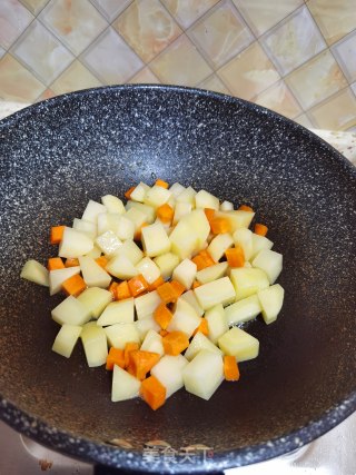 酸辣土豆烩丸子的做法步骤：7