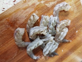 虾仁炒西兰花的做法步骤：1