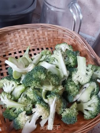 虾仁炒西兰花的做法步骤：5