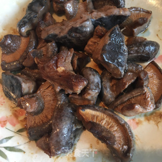 香菇烧豆腐的做法步骤：3