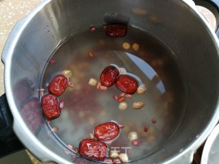 花生红豆红枣粥的做法步骤：2