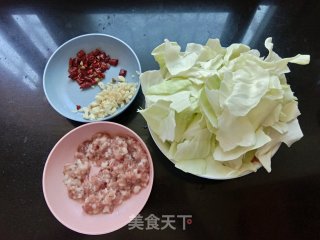 肉末炒包菜的做法步骤：1