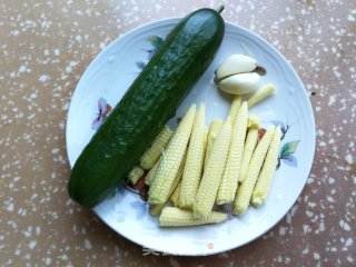 青瓜玉米笋炒肉的做法步骤：2