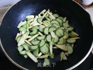青瓜玉米笋炒肉的做法步骤：5