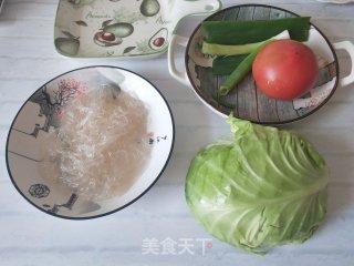 圆白菜炒西红柿粉条的做法步骤：1