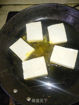 香煎豆腐烧手撒包菜的做法步骤：3