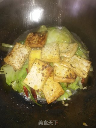 香煎豆腐烧手撒包菜的做法步骤：11