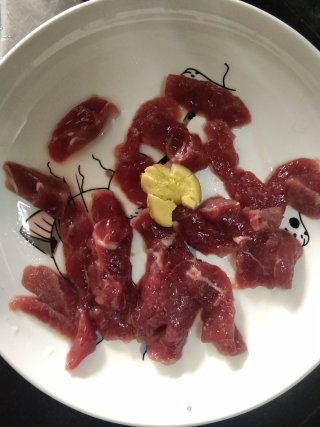 牛柳炒土豆条的做法步骤：2