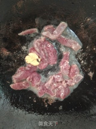 牛柳炒土豆条的做法步骤：5
