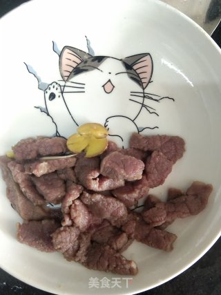 牛柳炒土豆条的做法步骤：6
