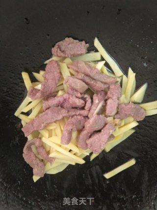 牛柳炒土豆条的做法步骤：8