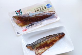 照烧青花鱼盖饭poke bowl的做法步骤：3