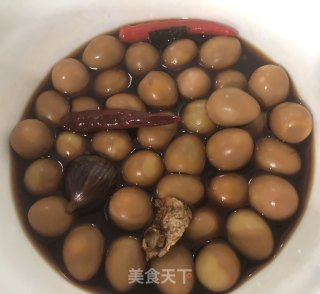 鹌鹑蛋烧五花肉的做法步骤：1