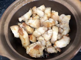 鹌鹑蛋烧五花肉的做法步骤：2