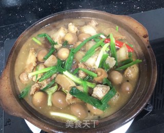 鹌鹑蛋烧五花肉的做法步骤：4
