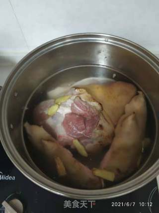 家常卤肘子猪蹄的做法步骤：5