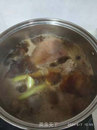 家常卤肘子猪蹄的做法步骤：8