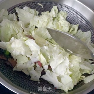 腊猪舌炒包菜的做法步骤：4