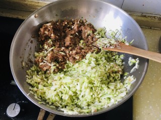大肉西葫芦水饺的做法步骤：8