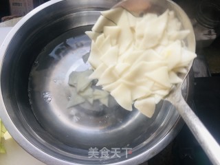 鸡蛋番茄尕面片的做法步骤：2