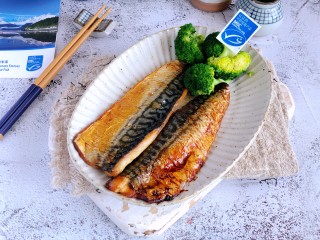 日式盐烤（照烧）青花鱼的做法步骤：5