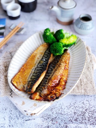 日式盐烤（照烧）青花鱼的做法步骤：6