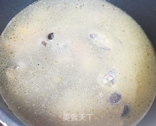乌鸡菌菇汤的做法步骤：5