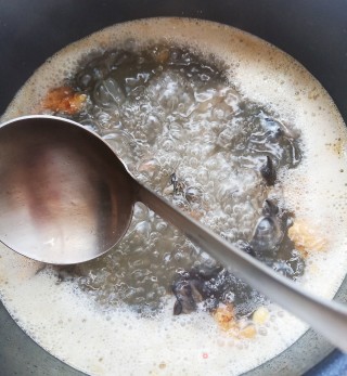乌鸡菌菇汤的做法步骤：6