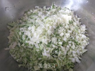 圆白菜木耳猪肉馅包子的做法步骤：3