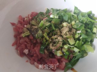 圆白菜木耳猪肉馅包子的做法步骤：4
