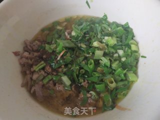 圆白菜木耳猪肉馅包子的做法步骤：5