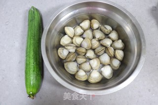 丝瓜蛤蜊汤的做法步骤：1