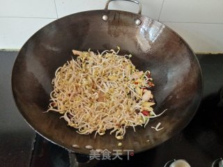 炝炒豆芽的做法步骤：4