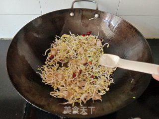 炝炒豆芽的做法步骤：6