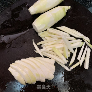 茭白炒里脊肉的做法步骤：3