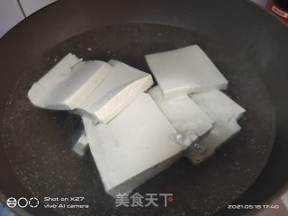 皮蛋拌豆腐的做法步骤：1
