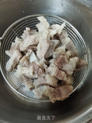 酱烧牛腩的做法步骤：3