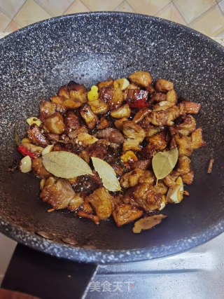 酱烧牛腩的做法步骤：10