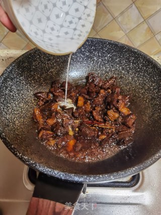 酱烧牛腩的做法步骤：15
