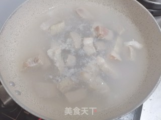 玉昌鲞烧肉的做法步骤：2