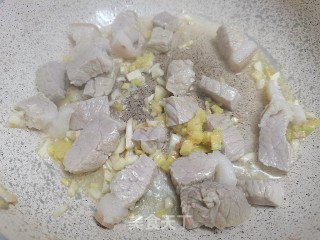 玉昌鲞烧肉的做法步骤：5