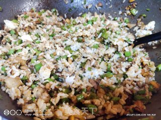 鸡肉丁豆角炒饭的做法步骤：4