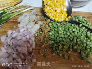 豆角玉米肉末炒饭的做法步骤：1