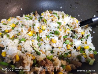 豆角玉米肉末炒饭的做法步骤：5