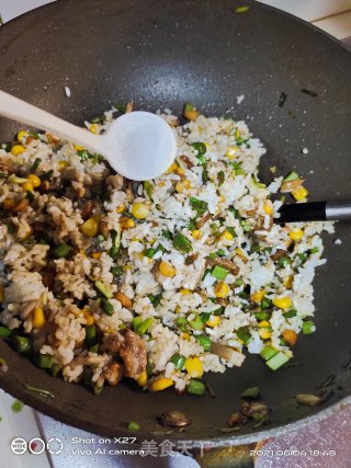 豆角玉米肉末炒饭的做法步骤：6