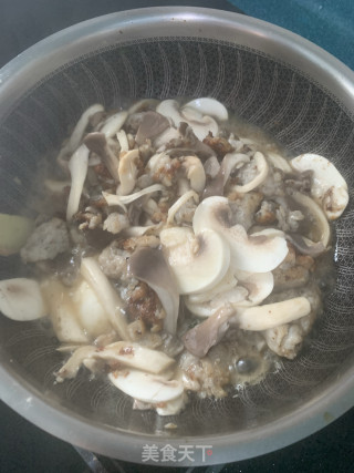 鲜菇鱼汤的做法步骤：4