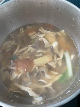 鲜菇鱼汤的做法步骤：5