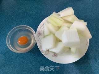 咸蛋冬瓜汤的做法步骤：1