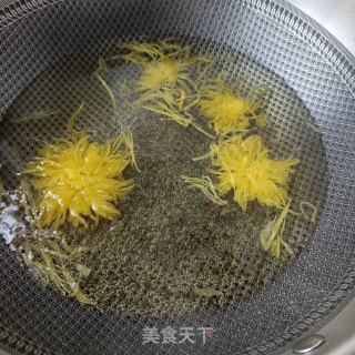 雪梨菊花冻的做法步骤：12